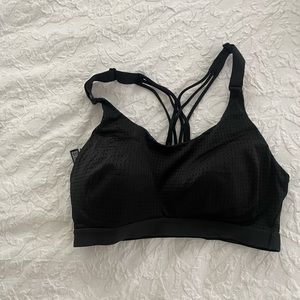 Vitoria secret sports bra